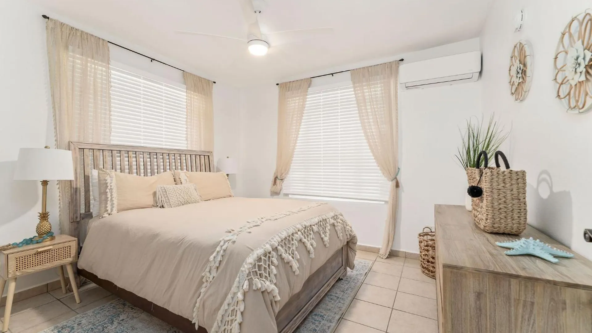 בית נופש רינקון Sandy Beach Villa - Spectacular Setting On The Beach פוארטו ריקו